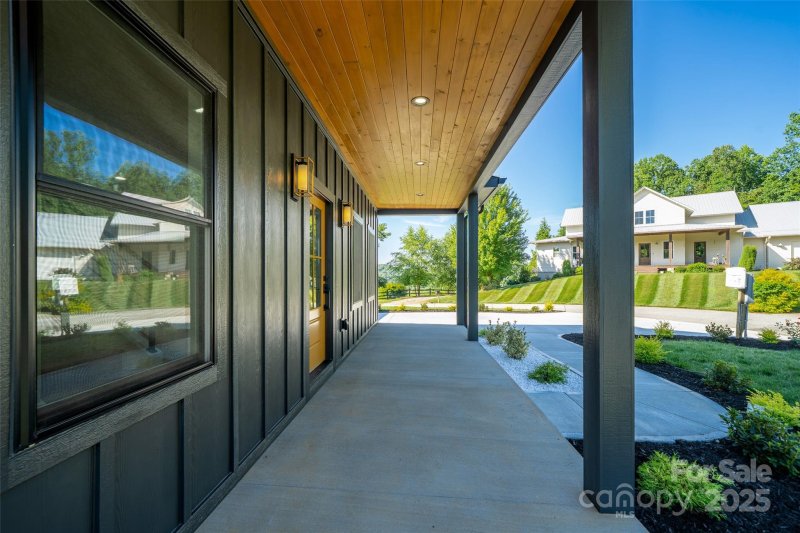 Property image 4 of 253 Eagles Eye Drive in Eagles View, Hendersonville, NC 28792