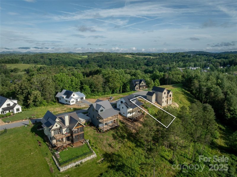 Property image 2 of 237 Westridge Farm Road in Olivette, Asheville, NC 28804