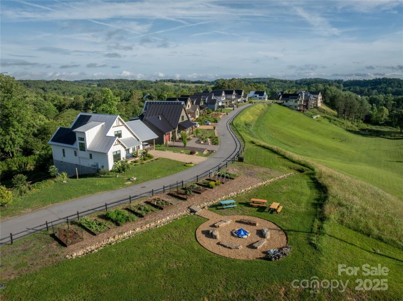 Property image 5 of 237 Westridge Farm Road in Olivette, Asheville, NC 28804