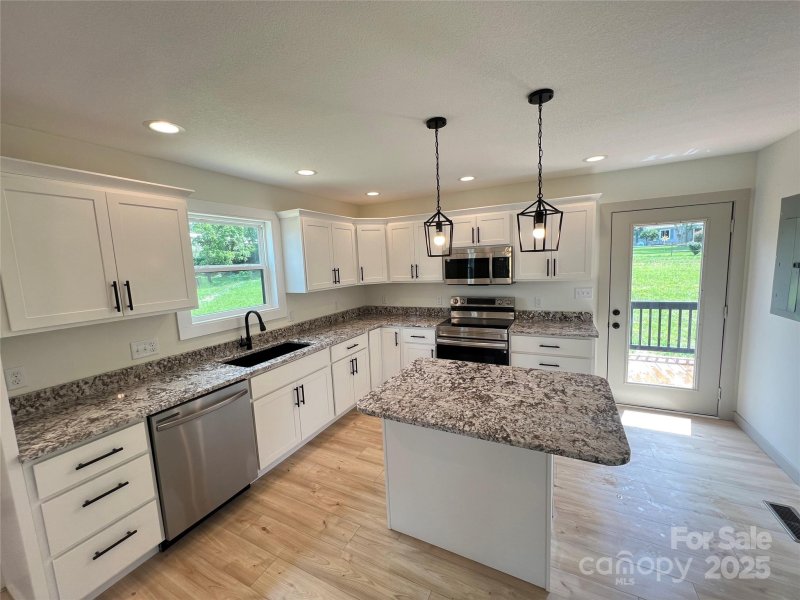 Property image 5 of 129 Scott Meadows Drive in Chambers Trace, Asheville, NC 28806