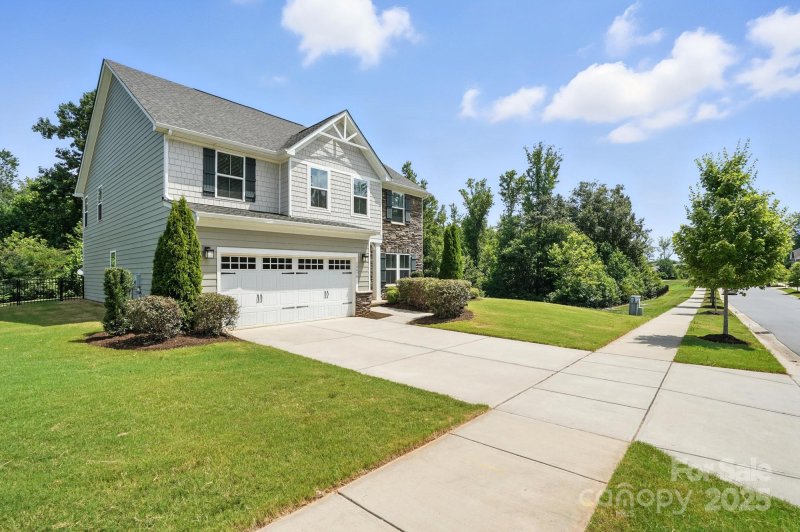 Property image 2 of 10474 Black Locust Lane in Holcomb Woods, Charlotte, NC 28215