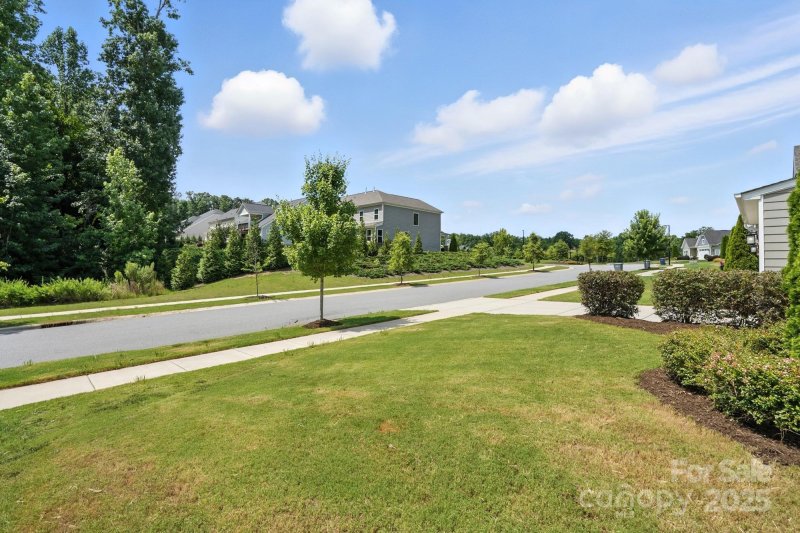 Property image 4 of 10474 Black Locust Lane in Holcomb Woods, Charlotte, NC 28215