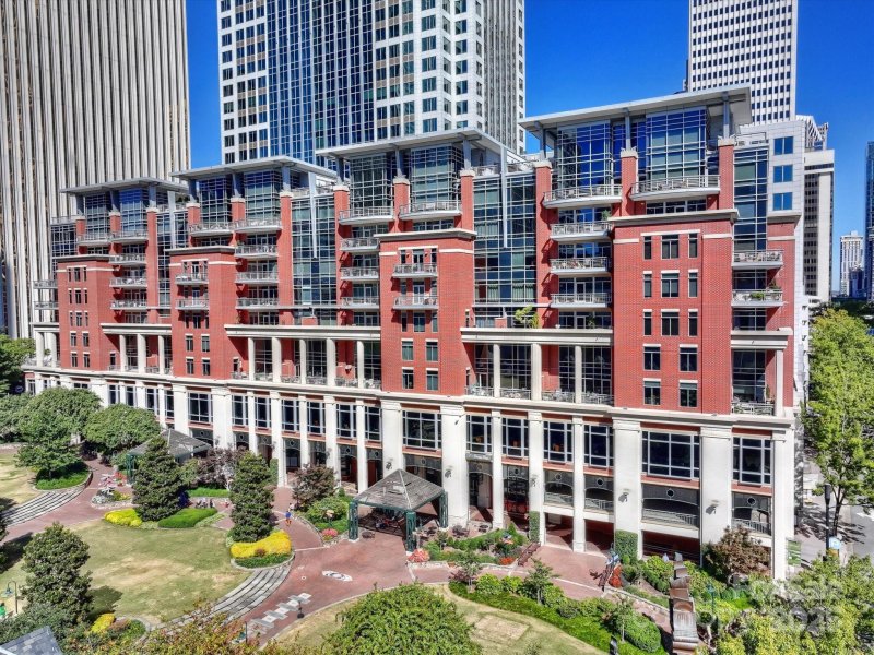 Property image 2 of 435 S Tryon Street in The Ratcliffe, Charlotte, NC 28202