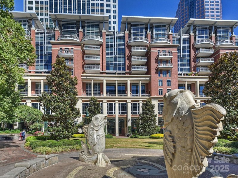 Property image 3 of 435 S Tryon Street in The Ratcliffe, Charlotte, NC 28202