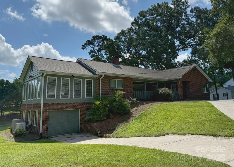 1000 Mocksville Avenue