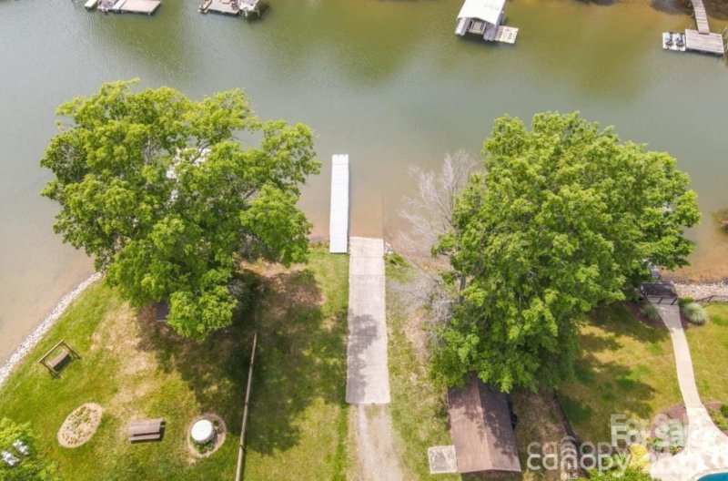 Property image 3 of 168 Mooreland Road in Idlewood Harbor, Mooresville, NC 28117