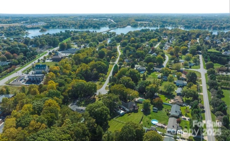 Property image 4 of 168 Mooreland Road in Idlewood Harbor, Mooresville, NC 28117