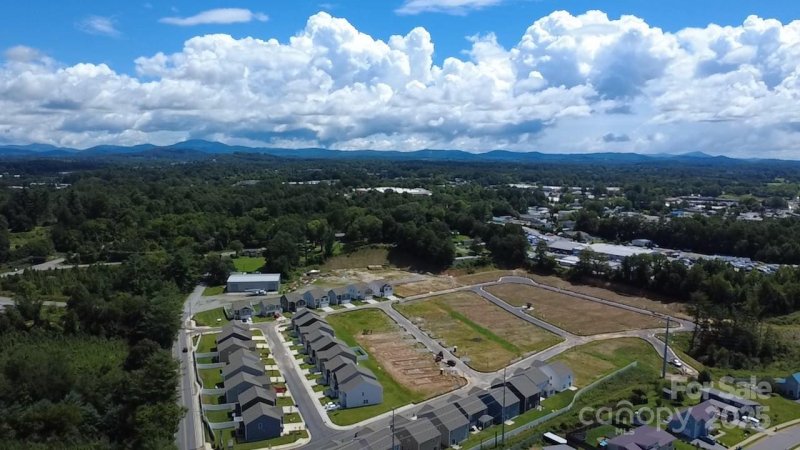 Property image 2 of 13 Caroline Valley Lane in Providence Walk, Hendersonville, NC 28792