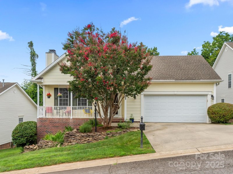 Property image 2 of 119 Willow Oak Drive in East Ridge, Asheville, NC 28805