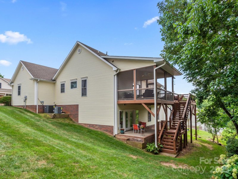 Property image 3 of 119 Willow Oak Drive in East Ridge, Asheville, NC 28805