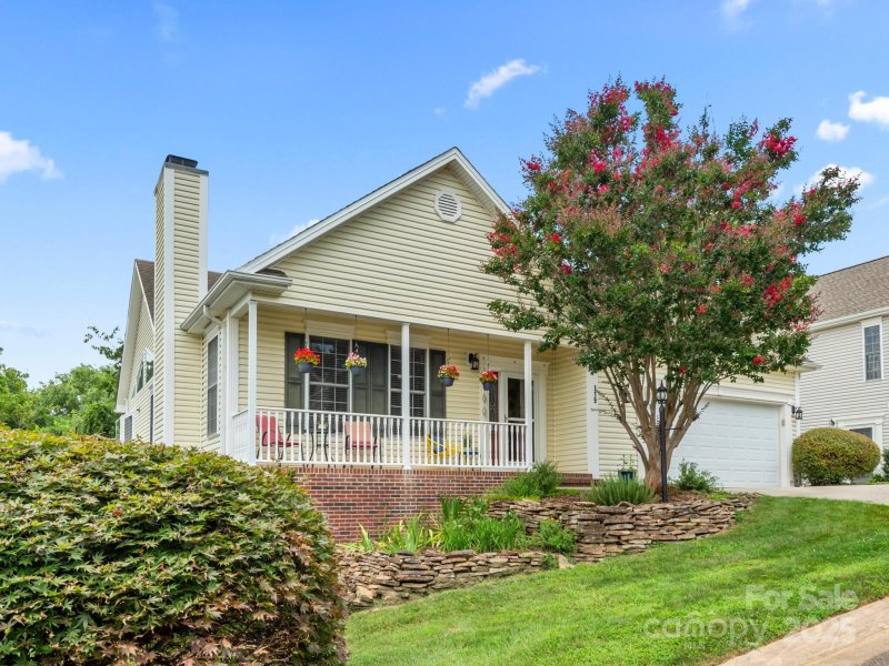 Property image 4 of 119 Willow Oak Drive in East Ridge, Asheville, NC 28805