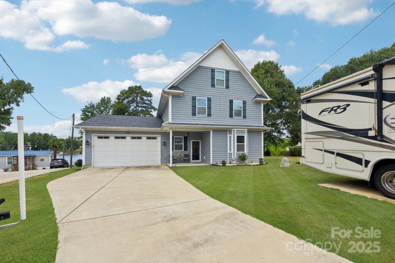 Property image 3 of 5141 Sapp Circle in Lake Wylie, Clover, SC 29710