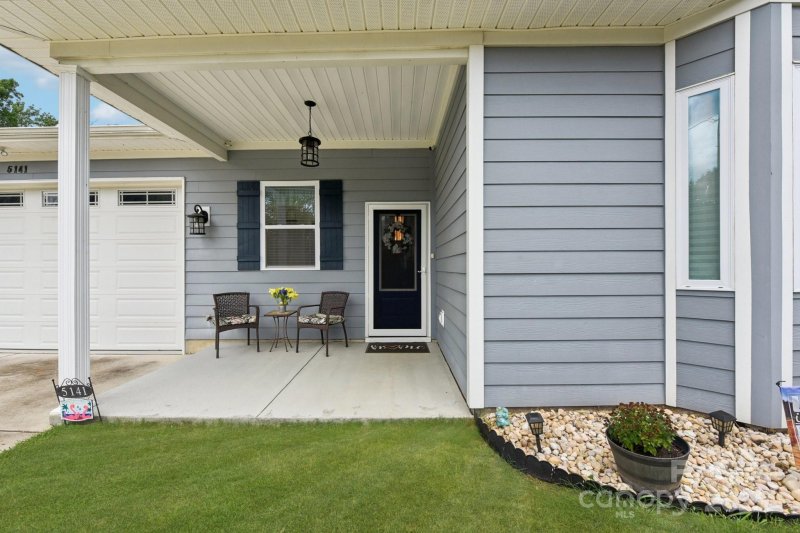 Property image 4 of 5141 Sapp Circle in Lake Wylie, Clover, SC 29710