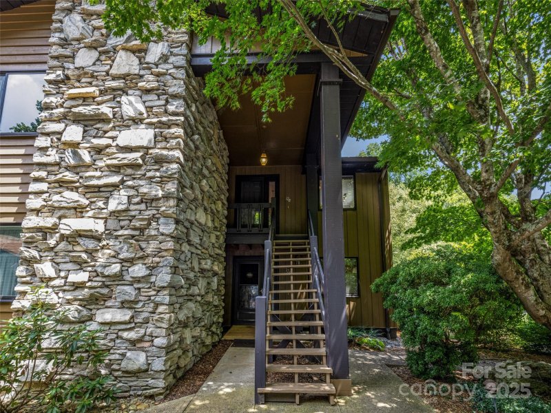 Property image 4 of 128 Country Ridge Road in Country Ridge, Hendersonville, NC 28739