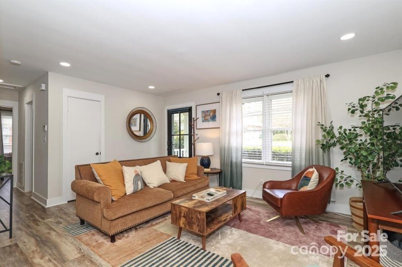 Property image 2 of 934 Herrin Avenue in The Arts District, Charlotte, NC 28205