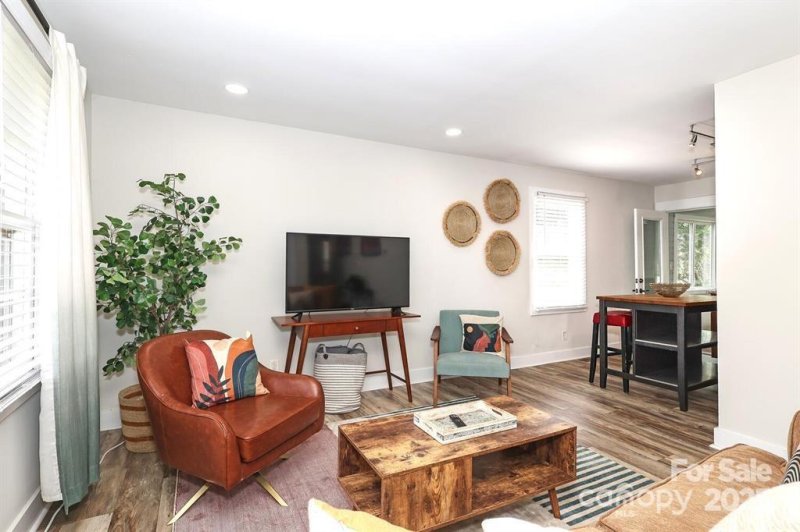 Property image 3 of 934 Herrin Avenue in The Arts District, Charlotte, NC 28205