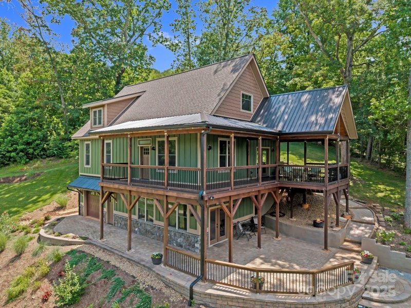 Property image 2 of 211 Wimbledon Court in Farmstead, Leicester, NC 28748