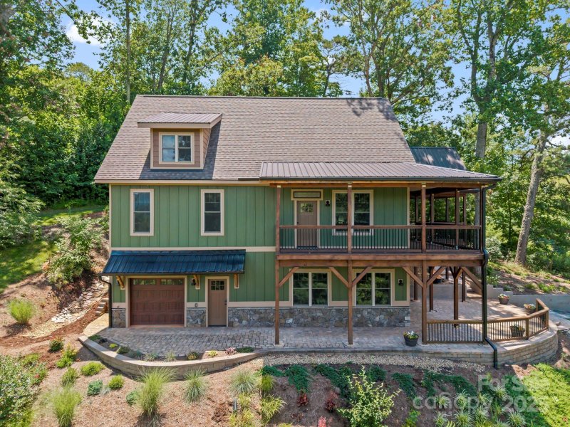 Property image 4 of 211 Wimbledon Court in Farmstead, Leicester, NC 28748