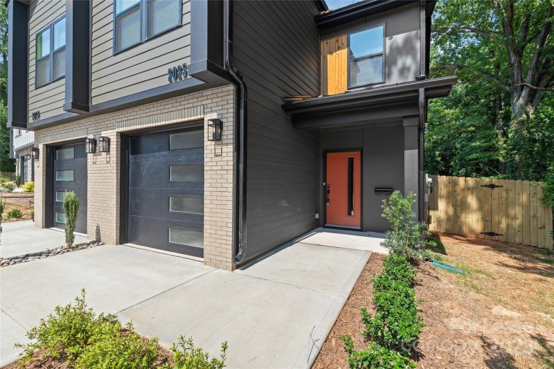 Property image 3 at 2025 Wilson Avenue, Charlotte, NC 28208