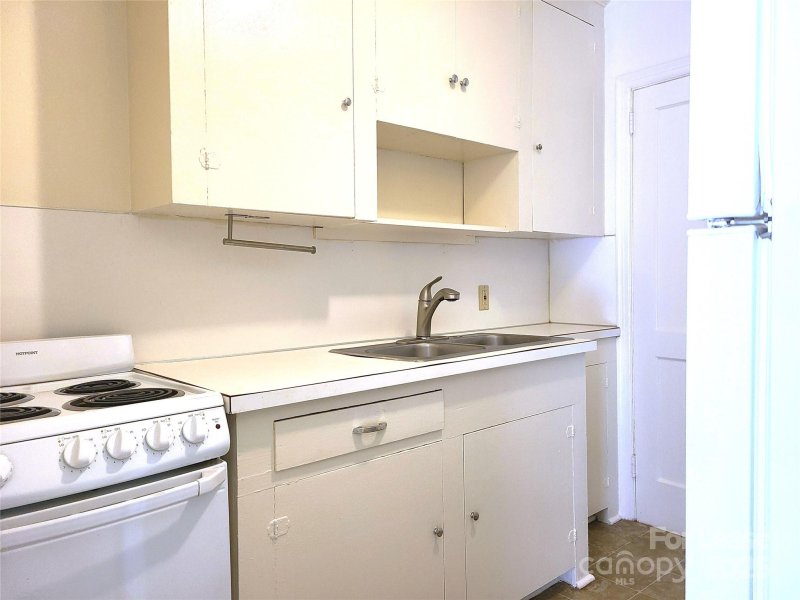 Property image 3 at 2357 Sharon Road, Charlotte, NC 28207