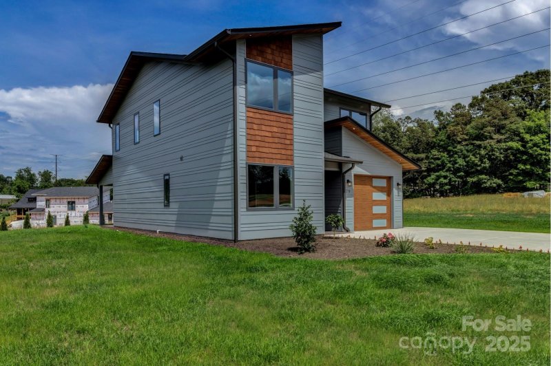 Property image 4 of 79 Scott Meadows Drive in Chambers Trace, Asheville, NC 28806