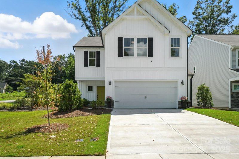 Property image 2 of 1103 Overland Drive in Davis Hills, Dallas, NC 28034