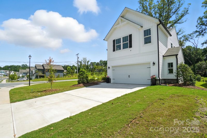 Property image 3 of 1103 Overland Drive in Davis Hills, Dallas, NC 28034