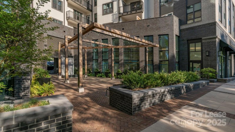 Property image 5 of 4401 Barclay Downs Drive in Barclay Downs, Charlotte, NC 28211