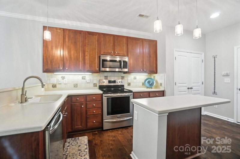 Property image 5 at 8323 Brookings Drive, Charlotte, NC 28269