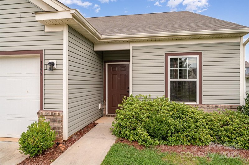 Property image 4 of 145 Hidden Lakes Road in Hidden Lakes, Statesville, NC 28677