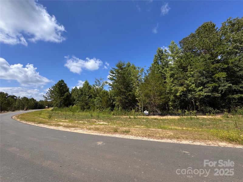 Property image 2 of 3070 Meadowcrest Drive in Stonecrest Meadows, Clover, SC 29710