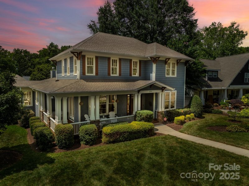 Property image 2 at 301 N Canterbury Road, Charlotte, NC 28211