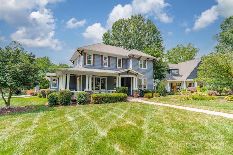 Property image 3 at 301 N Canterbury Road, Charlotte, NC 28211