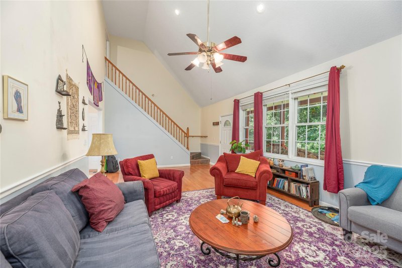 Property image 4 of 64 Wyoming Road in Kenilworth, Asheville, NC 28803