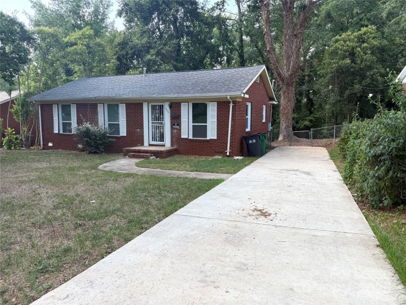 Property image 2 of 3900 Crestridge Drive in Clanton Park, Charlotte, NC 28217