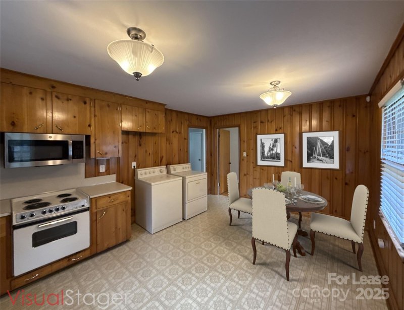 Property image 5 of 1521 Woodhill Lane in Sheffield, Charlotte, NC 28205