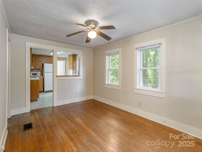 Property image 4 of 80 Pershing Road in Haw Creek, Asheville, NC 28805