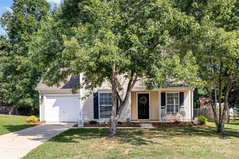 Property image 2 of 1909 Safflower Circle in Fairfield, Charlotte, NC 28262