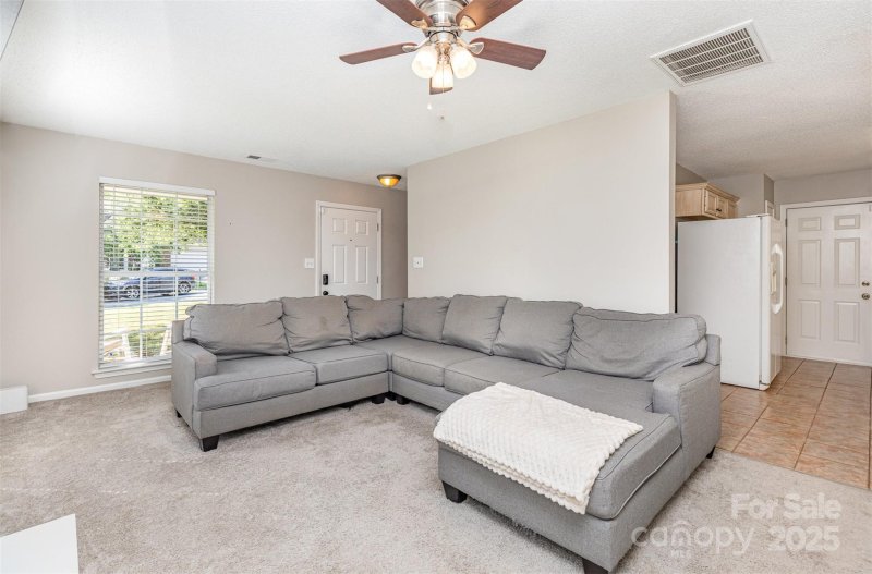 Property image 5 of 1909 Safflower Circle in Fairfield, Charlotte, NC 28262