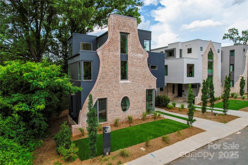 Property image 3 of 715 Charles Avenue in The Arts District, Charlotte, NC 28205