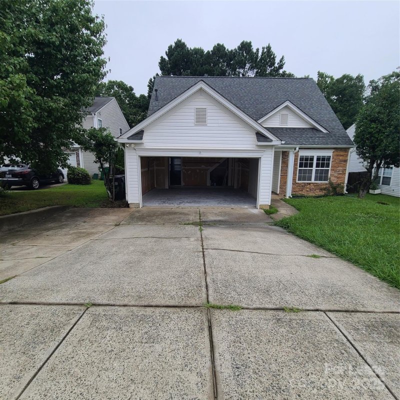 Property image 2 of 5913 Hidden Meadow Lane in Highland Creek, Charlotte, NC 28269