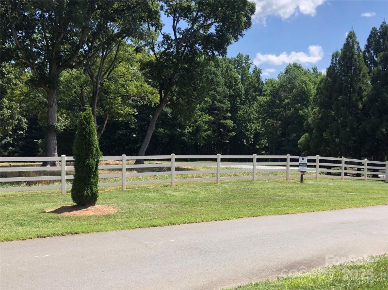 Property image 5 of 6639 Joli Cheval Lane in Cheval, Mint Hill, NC 28227