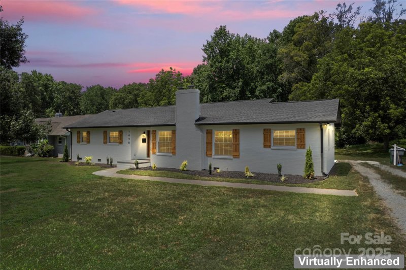 Property image 2 of 1420 Lakedell Drive in Shannon Park, Charlotte, NC 28215