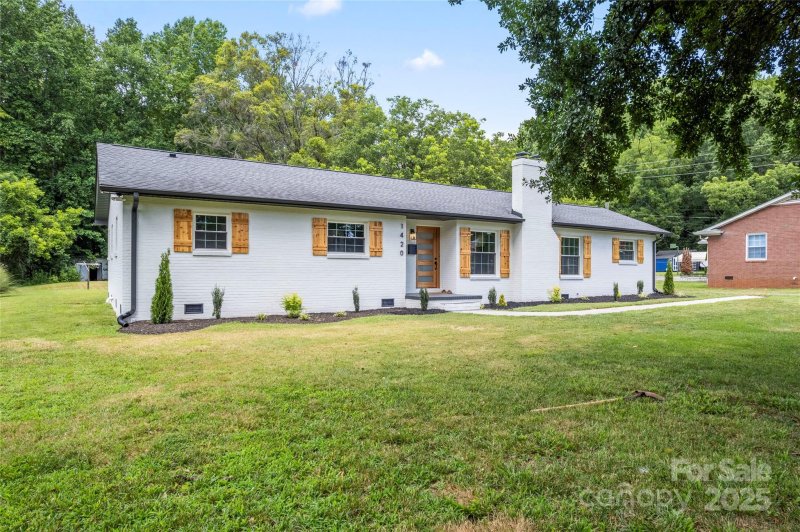 Property image 4 of 1420 Lakedell Drive in Shannon Park, Charlotte, NC 28215