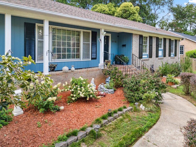 Property image 3 at 5115 Carriage Drive Circle, Charlotte, NC 28205
