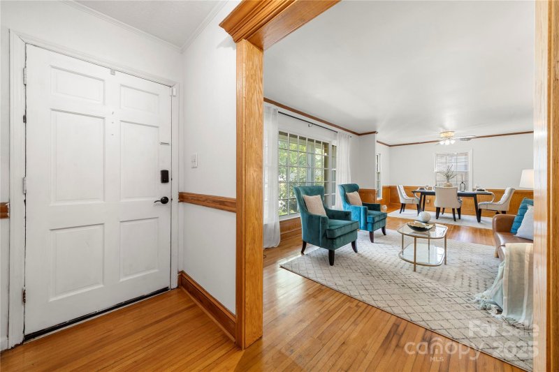 Property image 4 at 5115 Carriage Drive Circle, Charlotte, NC 28205