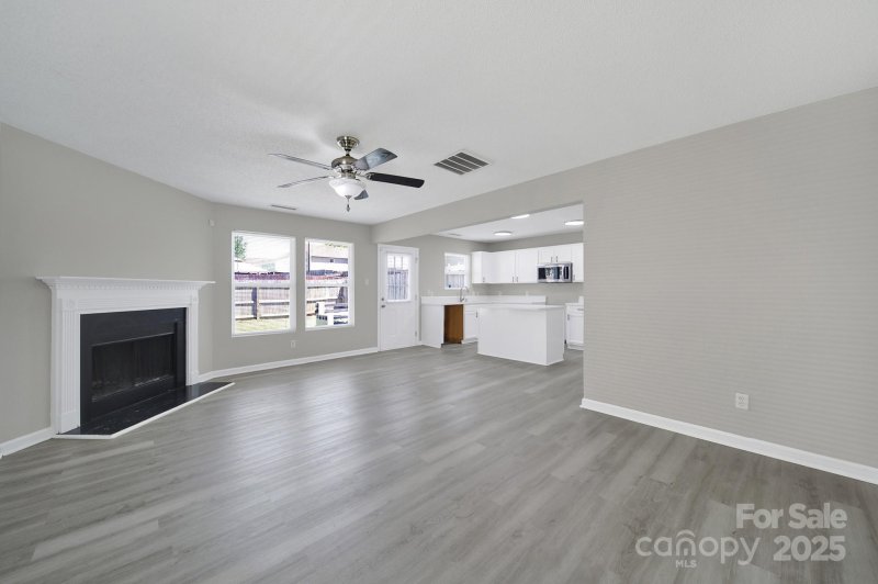 Property image 3 of 2707 Cochrane Drive in Meadowhill, Charlotte, NC 28269