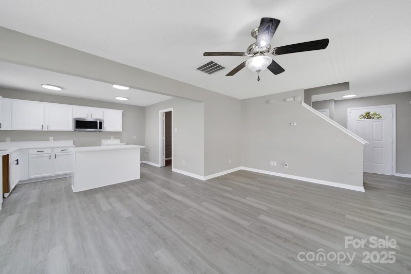 Property image 5 of 2707 Cochrane Drive in Meadowhill, Charlotte, NC 28269