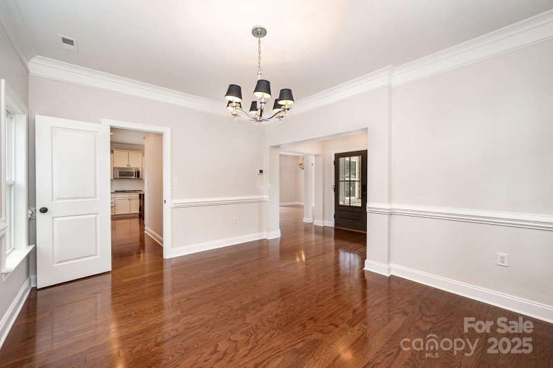 Property image 5 at 6304 Kennard Drive, Charlotte, NC 28216