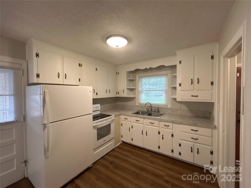 Property image 4 at 3847 Whitehall Drive, Charlotte, NC 28208